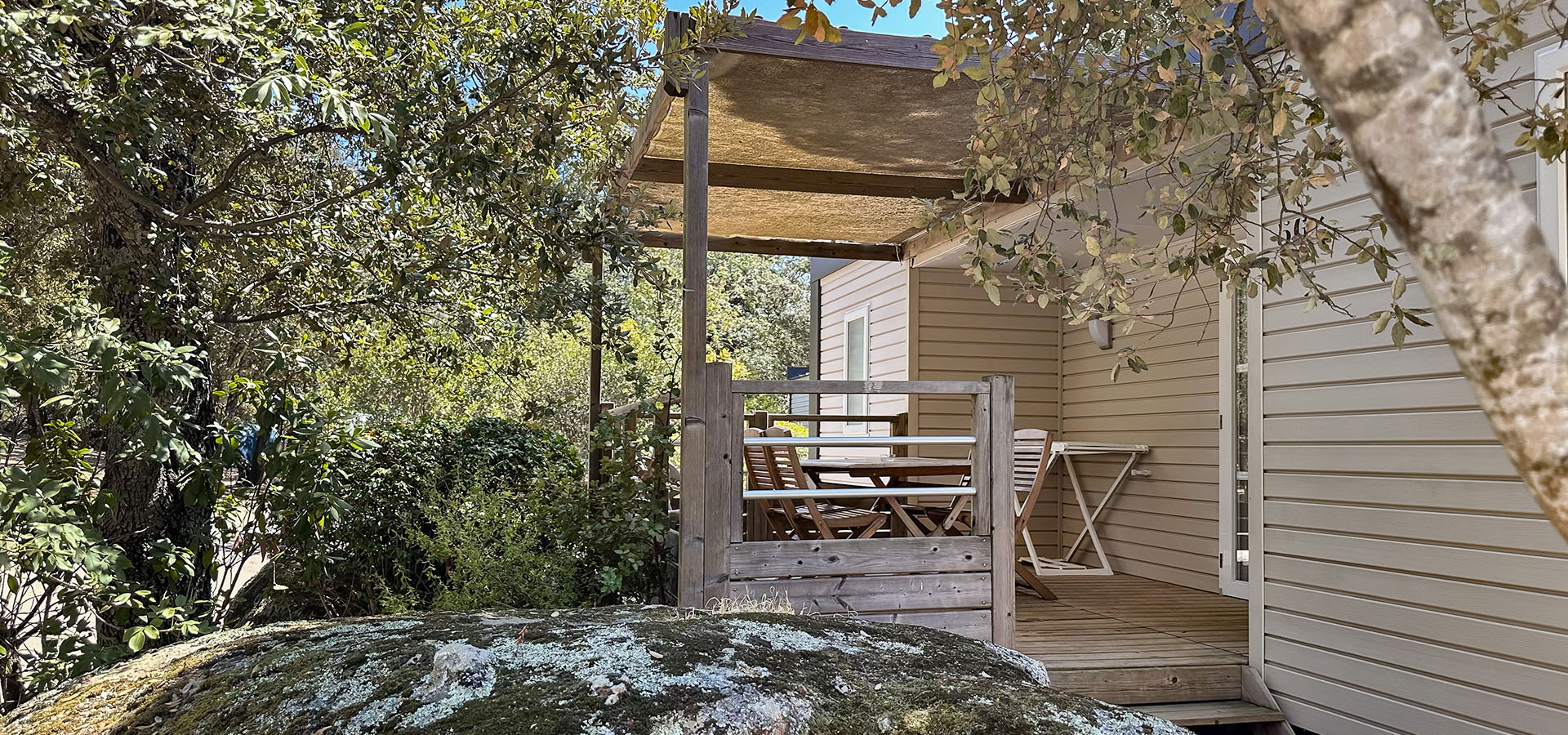 Camping la vetta bungalow terrasse rocher
